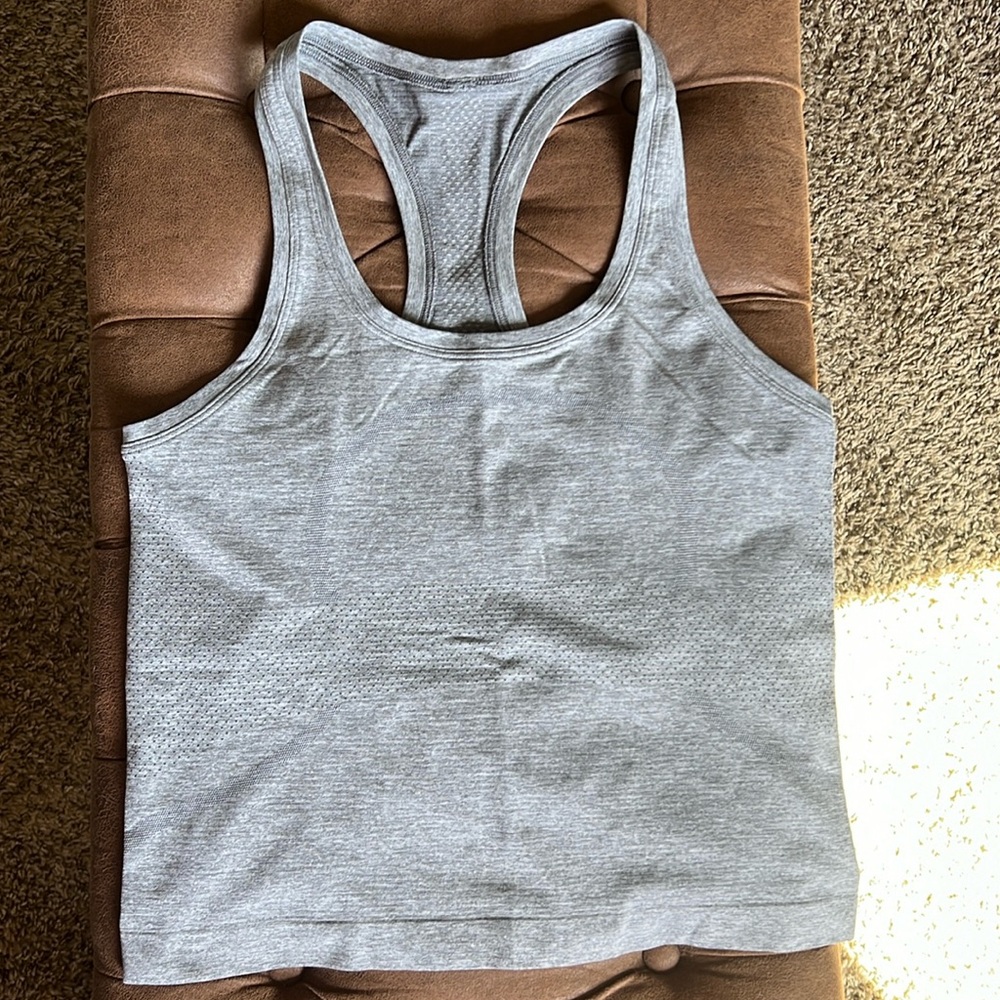 Lululemon Momentum Tank